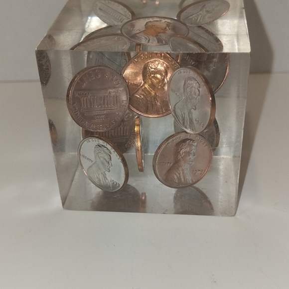 Vintage 1973 Penny Paperweight Collectable trinket - Picture 2 of 5